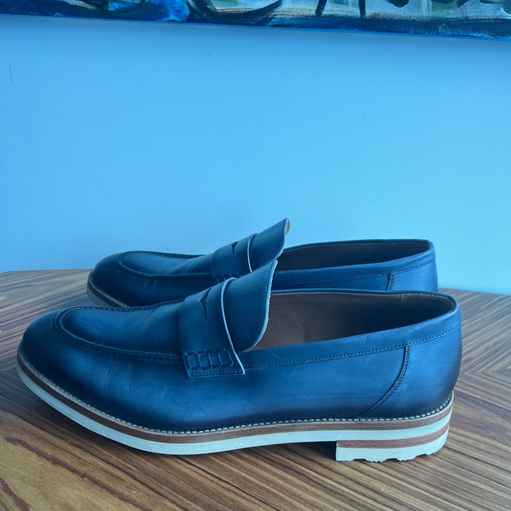 Barely worn…beautiful Bruno Magli Varrone leather Penny Loafers Classic Blue,